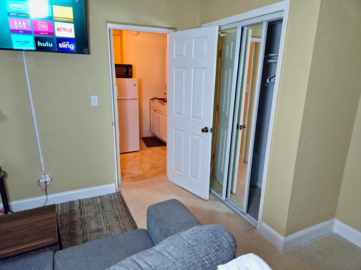 The Vacay Inn Lauderdale Lakes Exterior photo